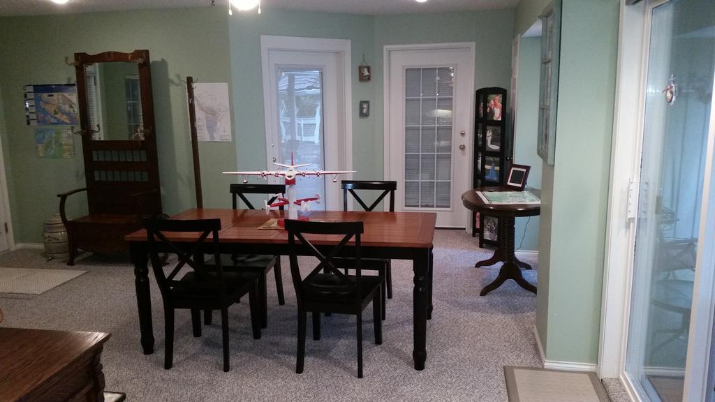 Hummingbird Guesthouse Port Alberni Room photo