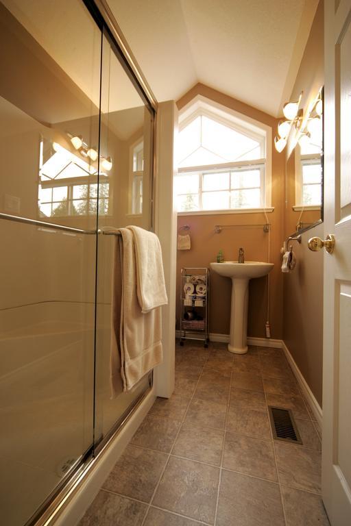 Hummingbird Guesthouse Port Alberni Room photo