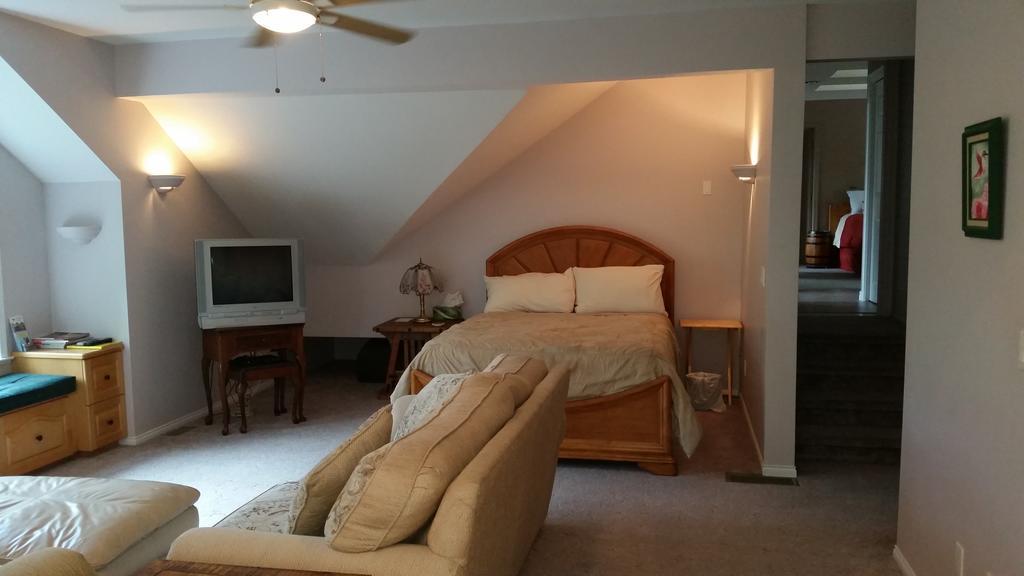 Hummingbird Guesthouse Port Alberni Room photo