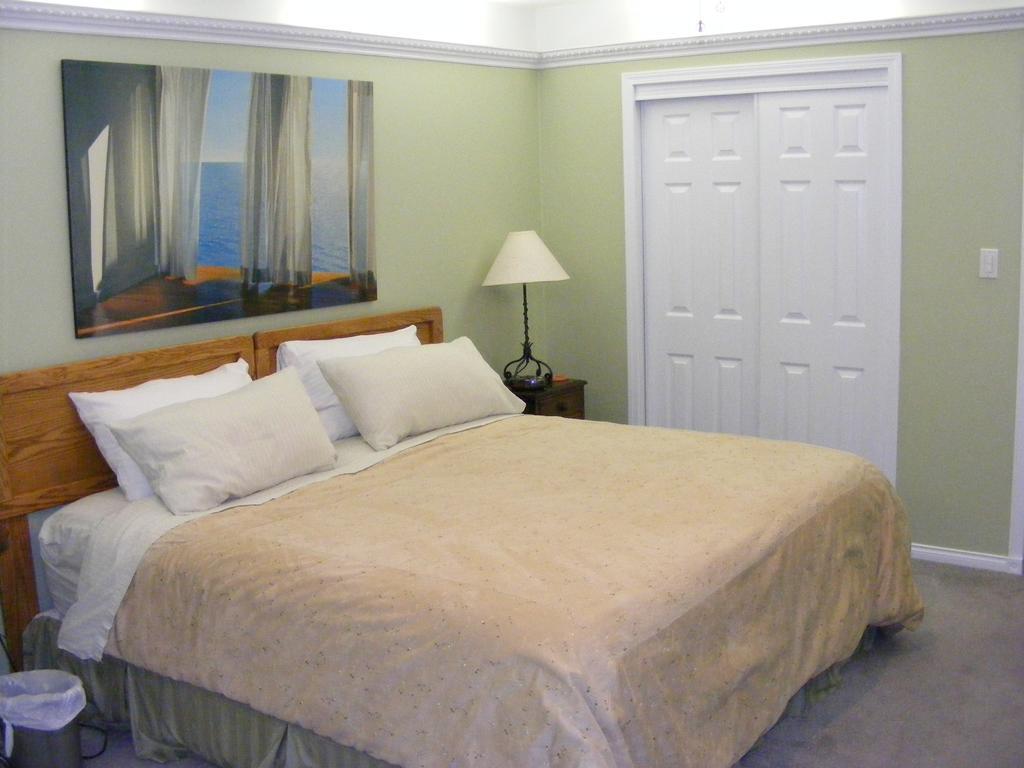 Hummingbird Guesthouse Port Alberni Room photo