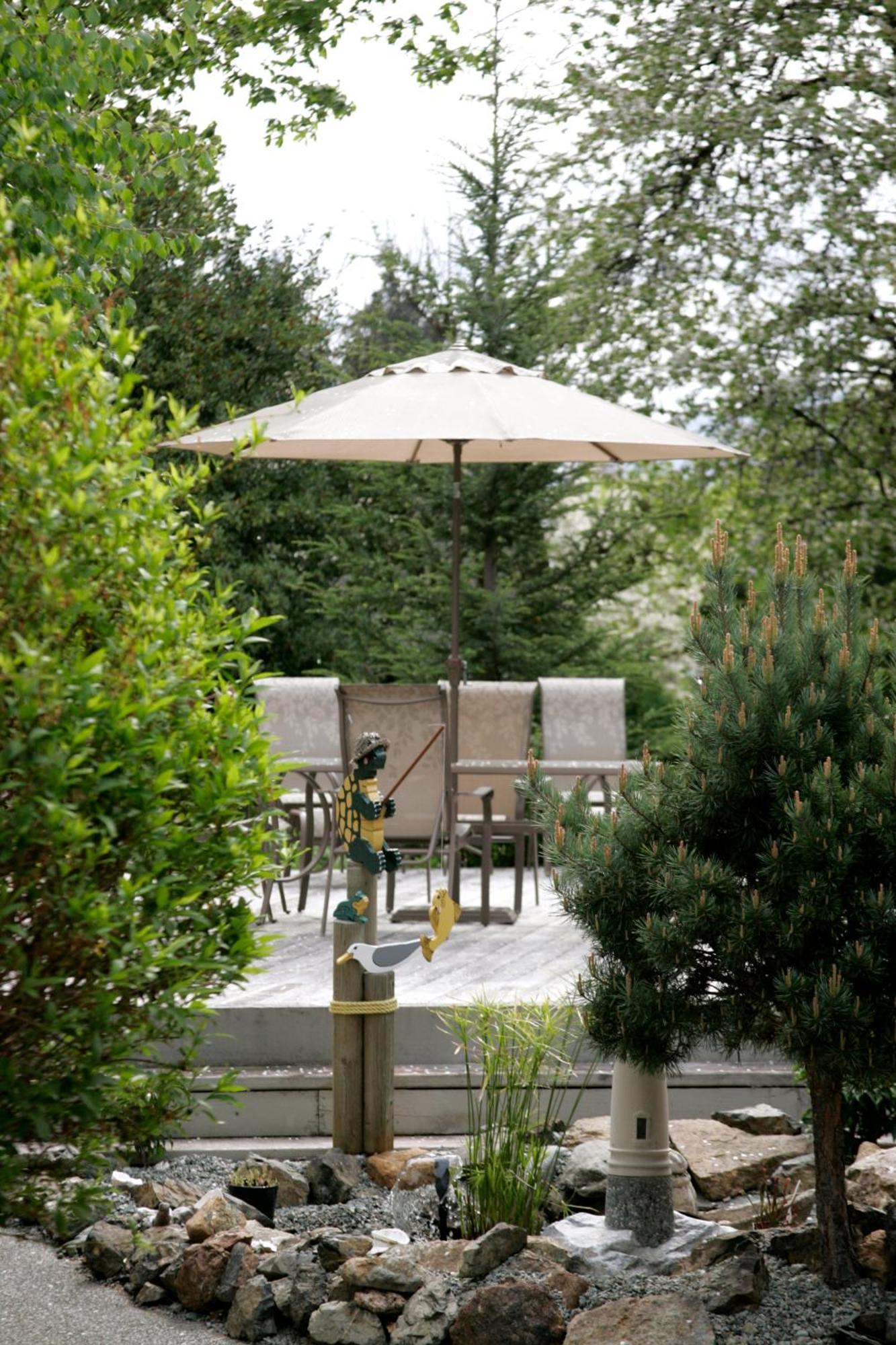 Hummingbird Guesthouse Port Alberni Exterior photo