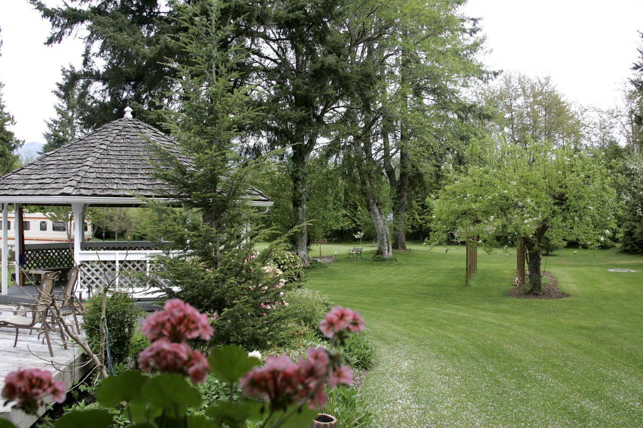 Hummingbird Guesthouse Port Alberni Exterior photo